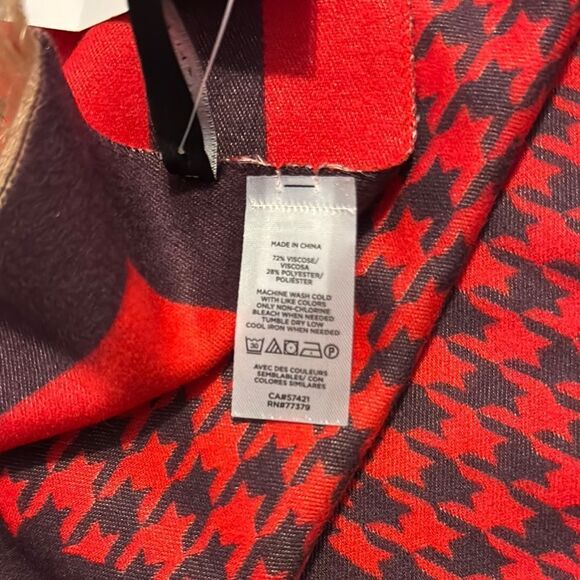 Ann Taylor Red and Gray Patterned Scarf NEW $79 - Picture 5 of 5